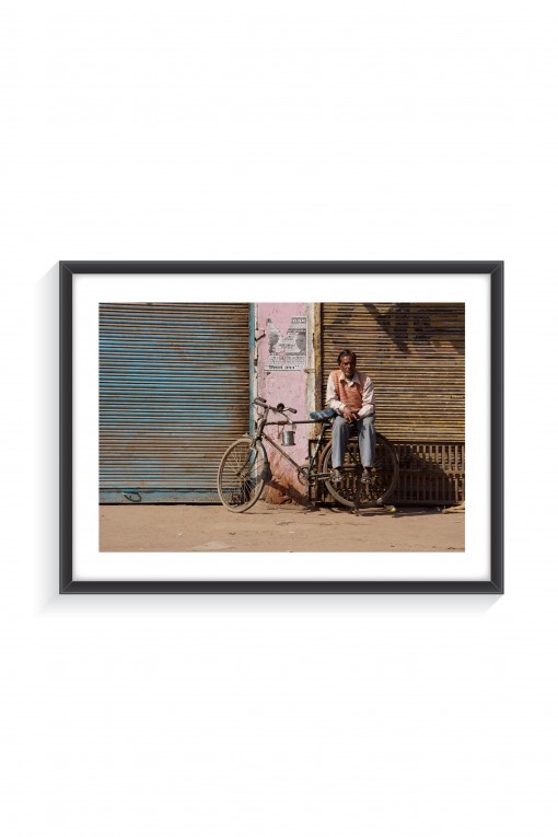 Poster with frame Break Time - New Dehli - India By Emmanuel Catteau