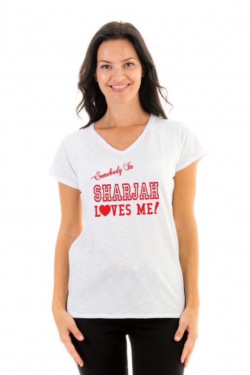 T-shirt v-neck Sharjah Loves Me!