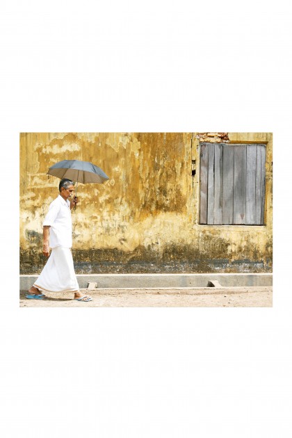 Poster Walking The Streets of Cochin - India By Emmanuel Catteau