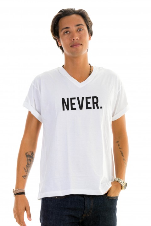 T-shirt v-neck NEVER.
